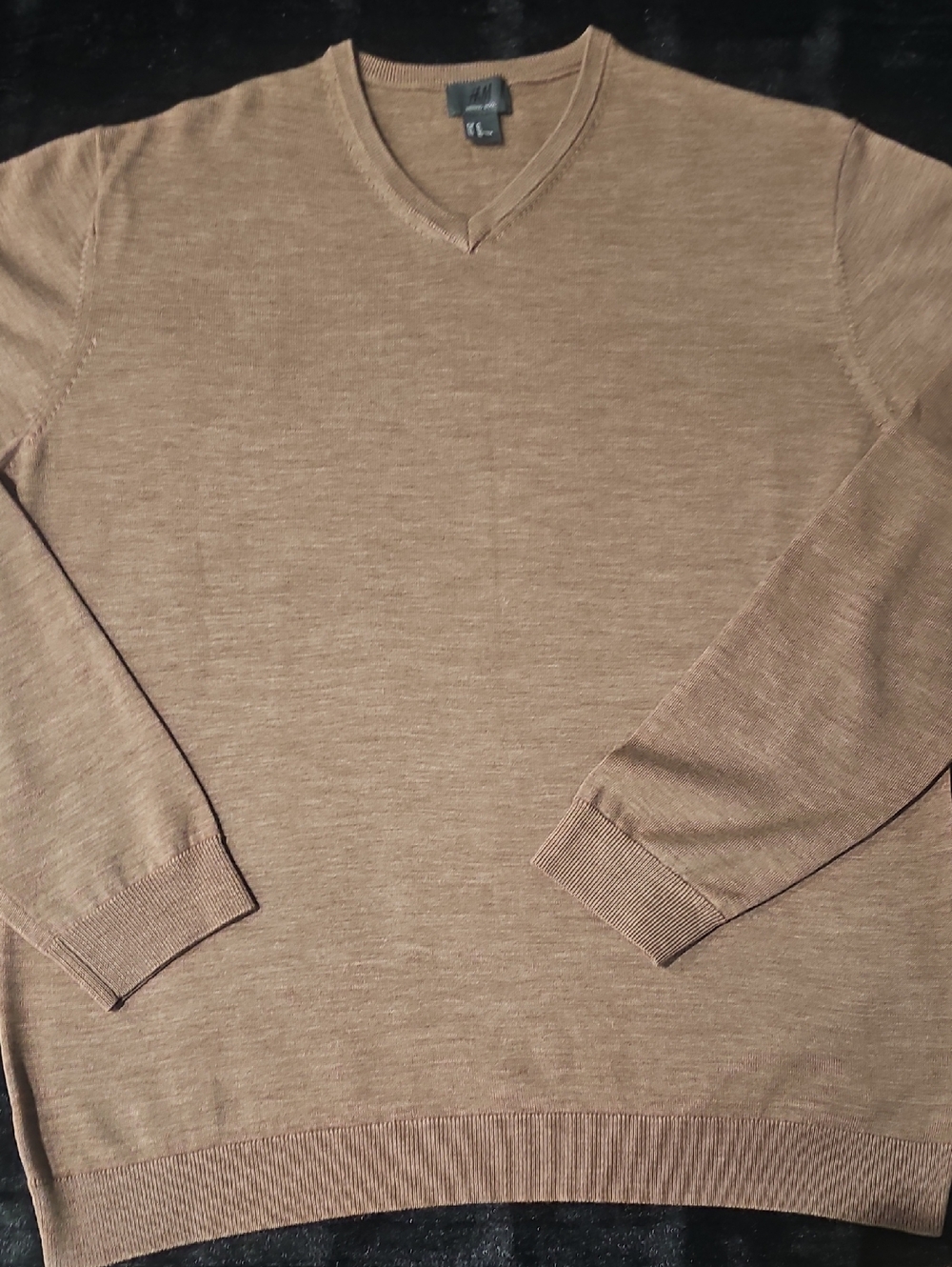 H&M Men's V-Neck Sweater in Camel Brown